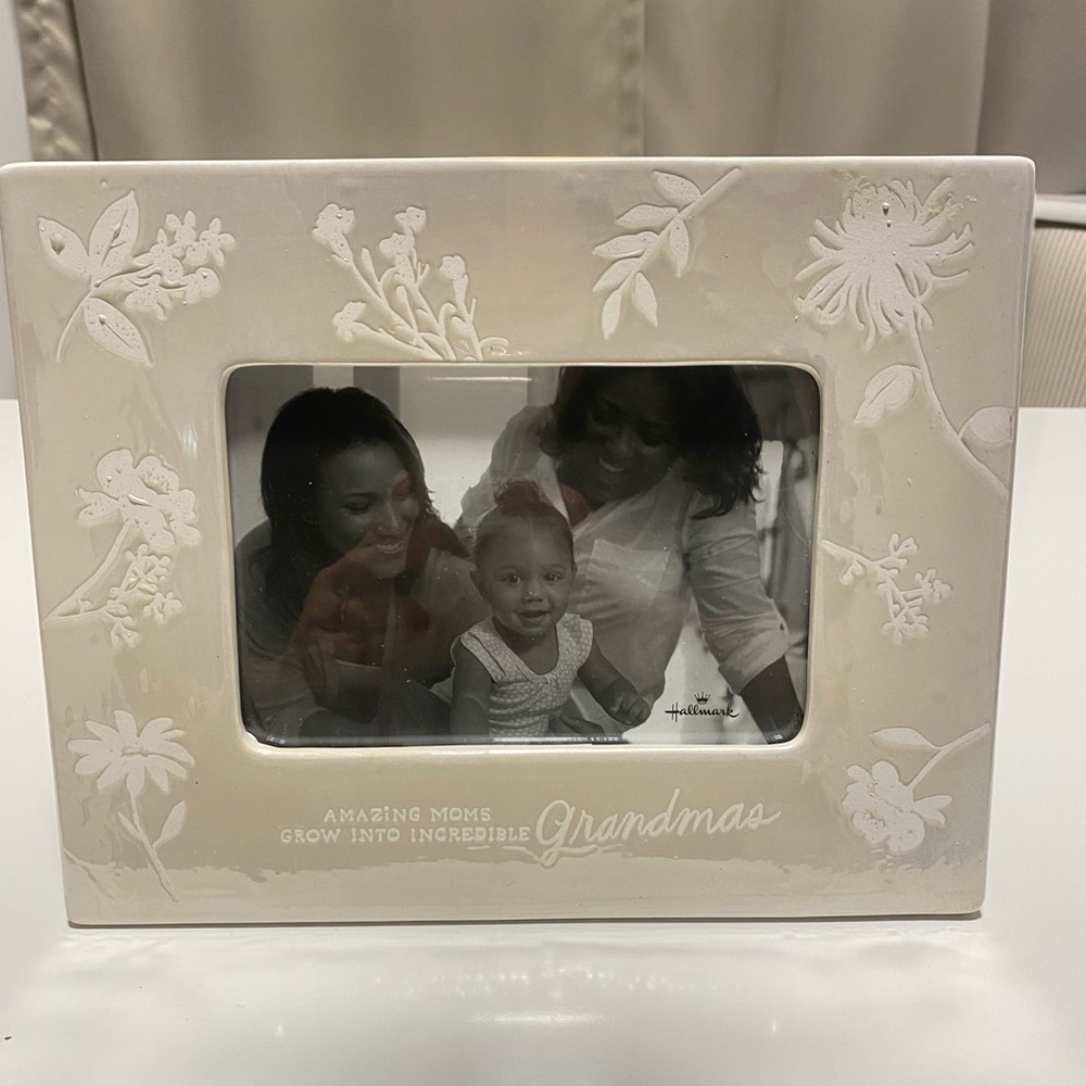 Hallmark 4x6 Picture Frame NWT Gift for Mom or Grandma
